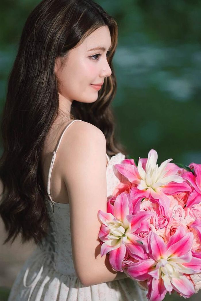 Ở tuổi 18, Hạt Dẻ sở hữu chiều cao được cho là trên 1m7 với vẻ ngoài xinh đẹp, cá tính. Ngoài học văn hóa, con gái Quyền Linh thích chơi thể thao, đặc biệt bóng rổ. Nhờ đó, cô có vóc dáng cân đối, khỏe khoắn với chiều cao nổi bật.
