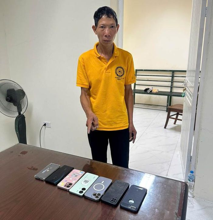 Đối tượng Phạm Việt Anh và tang vật - (ảnh CAHN).
