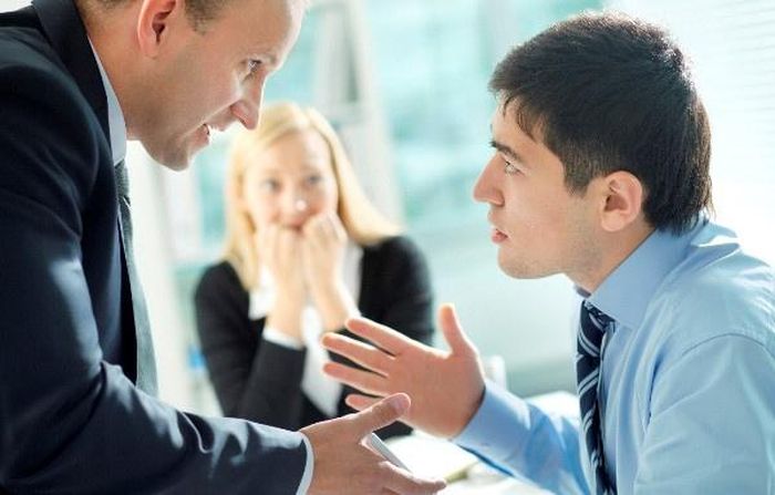 Không phải mọi sự thay đổi trong cách đối xử của cấp trên đều đồng nghĩa với việc bạn đã hết giá trị. Bình tĩnh quan sát và điều chỉnh là điều người khôn ngoan thường làm. Ảnh minh họa