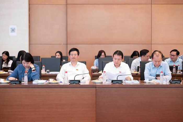 Các đại biểu tham dự phiên họp. Ảnh: Khắc Phục