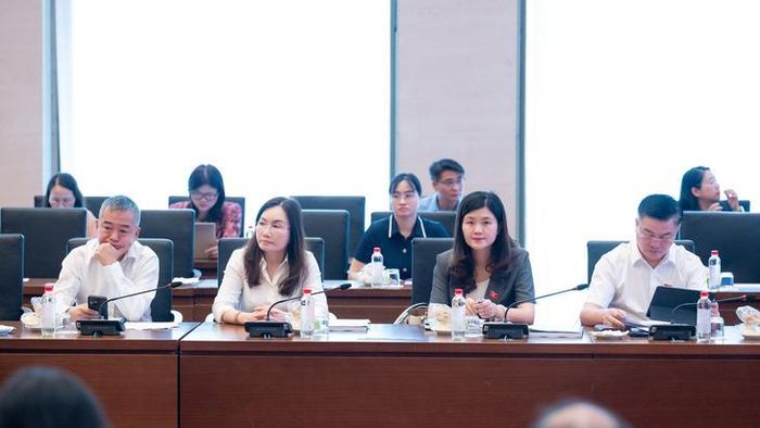 Các đại biểu tham dự phiên họp. Ảnh: Vũ Hiếu