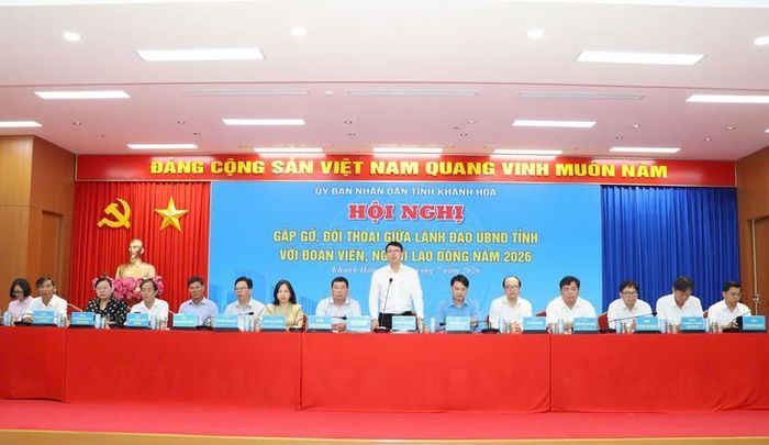 Lãnh đạo UBND tỉnh Khánh Hòa đã đối thoại, lắng nghe tâm tư của người lao động.