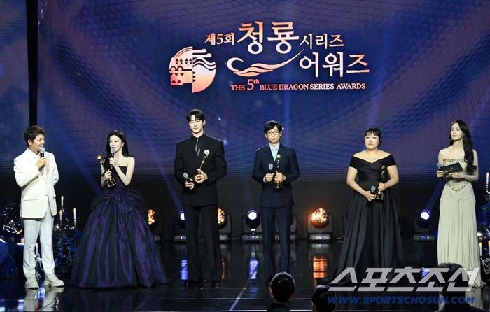 Go Youn Jung, Byeon Woo Seok, Yoo Jae Suk, Lee Soo Ji thắng "Nghệ sĩ được yêu thích nhất".