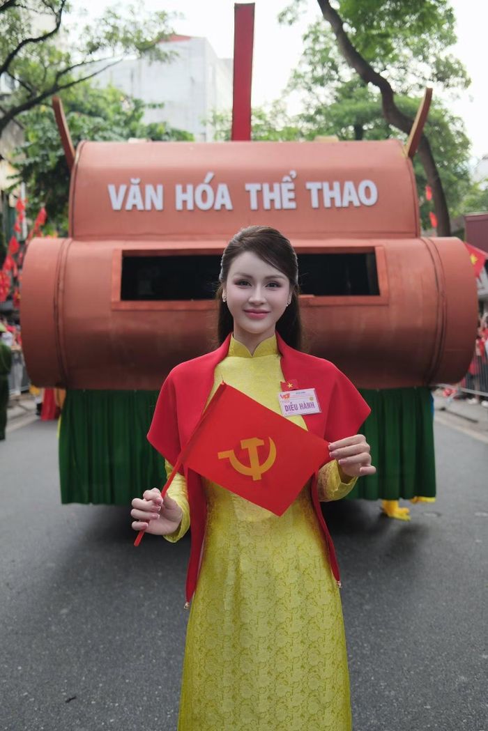 Vẻ đẹp trong trẻo cùng thần thái tự tin giúp cô nhận được nhiều tình cảm từ khán giả.