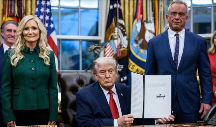 Tuy nhiên, theo CBS News, ông Trump vẫn chưa đưa ra quyết định cuối cùng để triển khai chiến dịch, dù công tác chuẩn bị giữa Mỹ và Israel đang được xúc tiến.