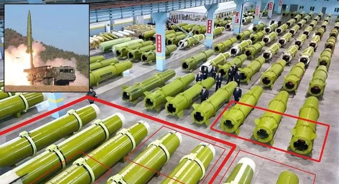 Hình ảnh vệ tinh mới nhất cho thấy tòa nhà đã được hoàn thiện trước khi được phủ đất và hòa vào sườn đồi xung quanh.