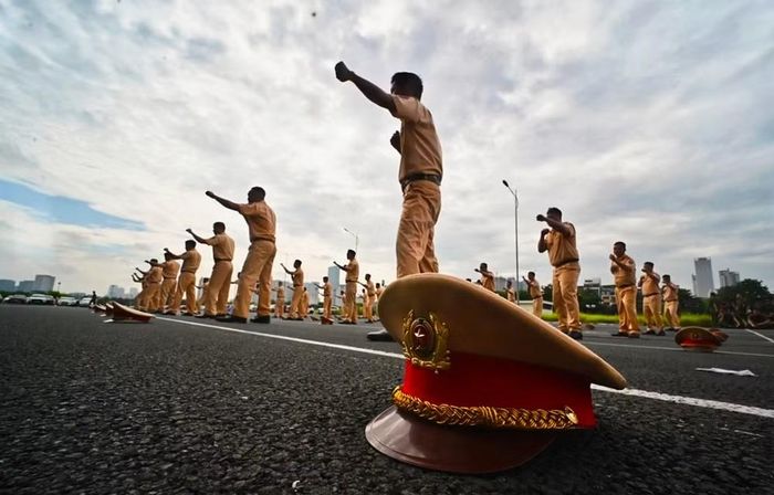 Tại buổi kiểm tra, sát hạch lần này có các cán bộ, chiến sĩ Phòng Cảnh sát giao thông, Phòng Cảnh sát PCCC&amp;CNCH CATP Hà Nội cùng một số đơn vị công an xã, phường