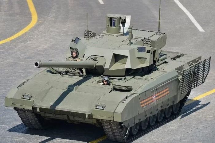 Ngoài ra xe tăng Altay của Thổ Nhĩ Kỳ cũng đang đối mặt với những khó khăn tương tự. Nó ra mắt lần đầu vào năm 2011, và việc giao hàng cho quân đội được lên kế hoạch vào năm 2017.