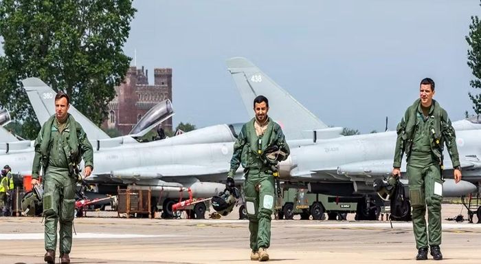 Giới chức Iraq lên án mạnh mẽ các cuộc không kích, cho rằng đây là hành động vi phạm nghiêm trọng chủ quyền quốc gia.