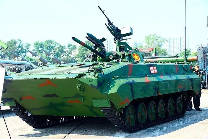 Hệ thống vũ khí chống tăng dẫn đường bao gồm tên lửa kiểu Malyutka hiện đại hóa gắn trên tháp pháo, cùng với súng máy đồng trục 7,62 mm và súng máy phòng không 12,7 mm. Hệ thống ngắm đa kênh với camera ảnh nhiệt cũng được trang bị.