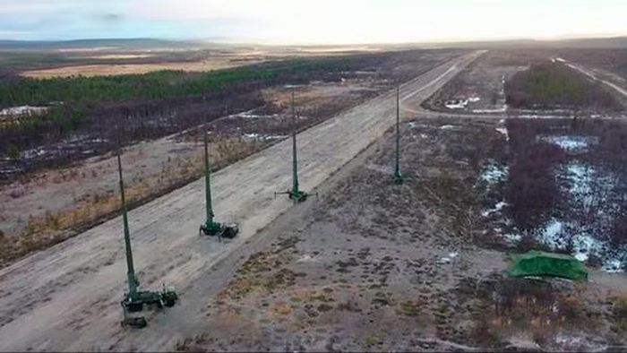 Cần lưu ý thêm, một vai trò đặc biệt được thực hiện bởi tổ hợp tác chiến điện tử chiến lược mang tên Murmansk-BN, đó là nó có khả năng hoạt động ở khoảng cách lên đến 5.000 km (theo một số nguồn tin thậm chí con số này là 6.000 km).