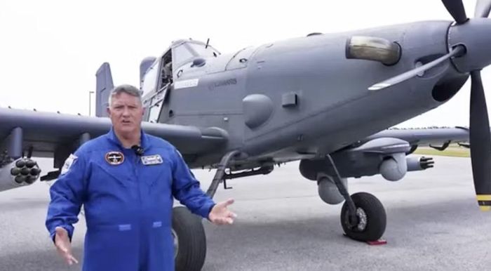 So với máy bay vận tải vũ trang AC-130J Ghostrider, OA-1K có ưu thế về khả năng triển khai nhanh từ các căn cứ dã chiến. Máy bay cũng cần ít hạ tầng và nhân lực bảo đảm hơn.