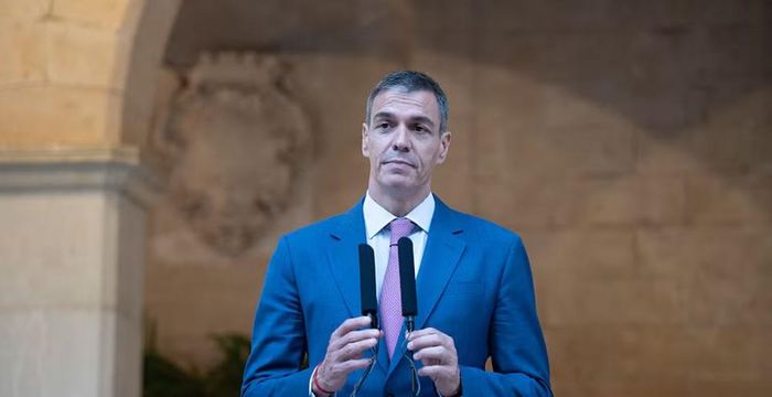 Thủ tướng Tây Ban Nha Pedro Sanchez gọi làn sóng vượt biên là hành vi xâm phạm chủ quyền và khẳng định những người nhập cư trái phép sẽ được đưa trở lại Morocco theo đúng quy định pháp luật.
