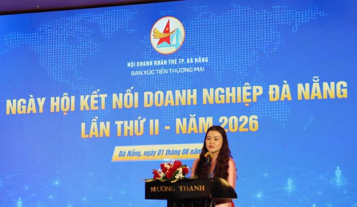 Bà Lê Thị Bích Luyện, Giám đốc Công ty TNHH Triết Minh, Ủy viên Ban Thường vụ HDN trẻ TP Đà Nẵng phát biểu tại ngày hội. Ảnh: Chí Đại.