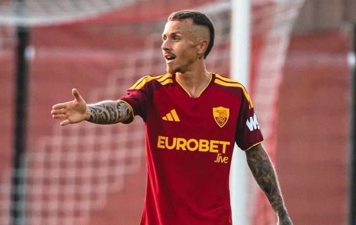  Angelino rời Roma, chuyển sang khoác áo Deportivo dưới dạng cho mượn ở mùa giải 2026/27, kèm tùy chọn mua đứt với giá 2 triệu euro. 