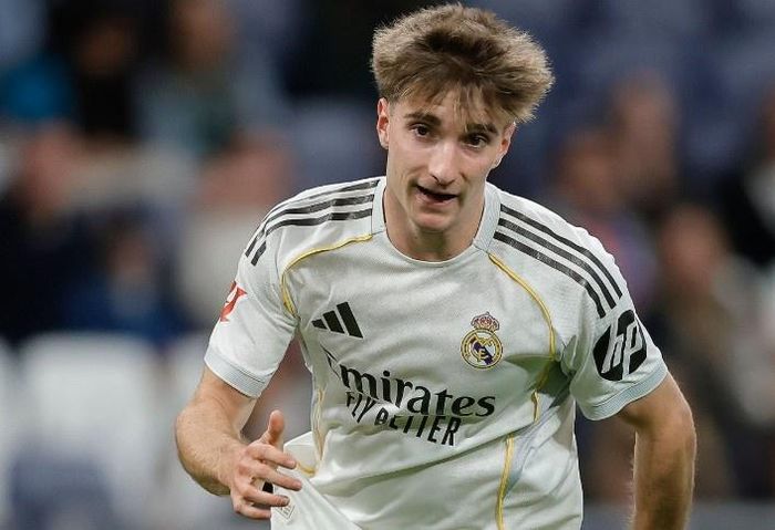  Sau Gonzalo Garcia, Cesar Palacios cũng gia nhập Fulham theo hợp đồng dài hạn và mang về cho Real Madrid 10 triệu euro phí chuyển nhượng. "Los Blancos" sẽ nhận 30% hoa hồng nếu đối tác Premier League bán cầu thủ trẻ này trong tương lai. 