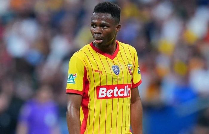  Brentford phá kỷ lục chuyển nhượng CLB khi chi 45 triệu euro để chiêu mộ tiền vệ Mamadou Sangare từ Lens. Hợp đồng giữa các bên sẽ được ký kết trong tuần này. 