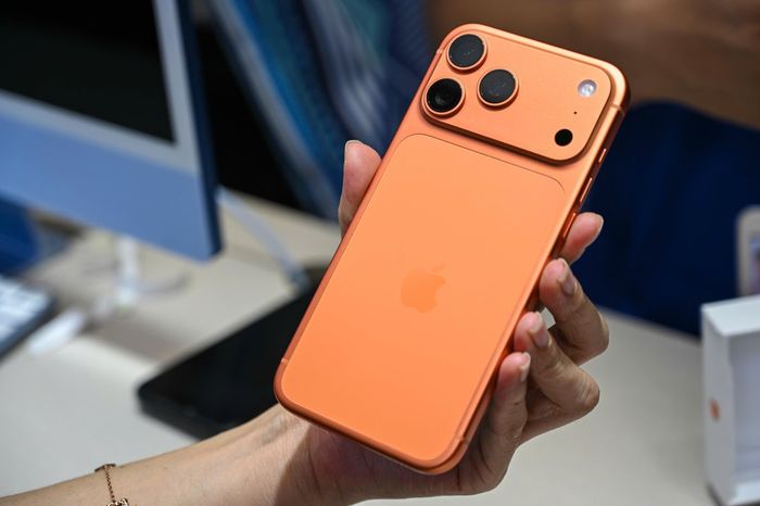  iPhone 17 Pro Max nối dài chuỗi thành công của Apple tại Việt Nam. Ảnh: Việt Hà. 