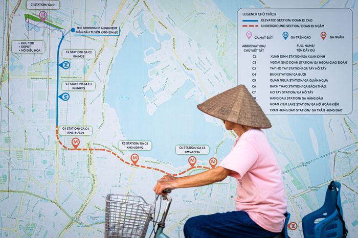  Hà Nội đặt mục tiêu đến năm 2030 sẽ hoàn thành 8 tuyến và các đoạn tuyến metro với tổng chiều dài khoảng 130 km. Trong đó, cấu trúc mạng lưới sẽ bao gồm hơn 92 km cầu cạn và gần 38 km đi ngầm dưới lòng đất. 