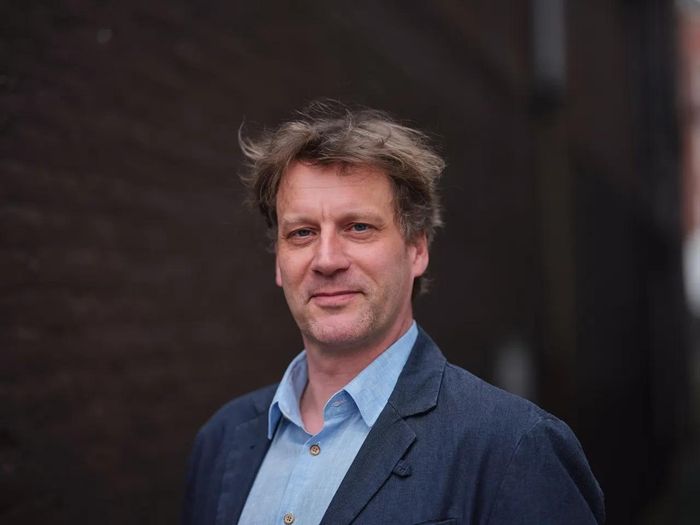  Nhà vũ trụ học Thomas Hertog. Ảnh: NBC. 