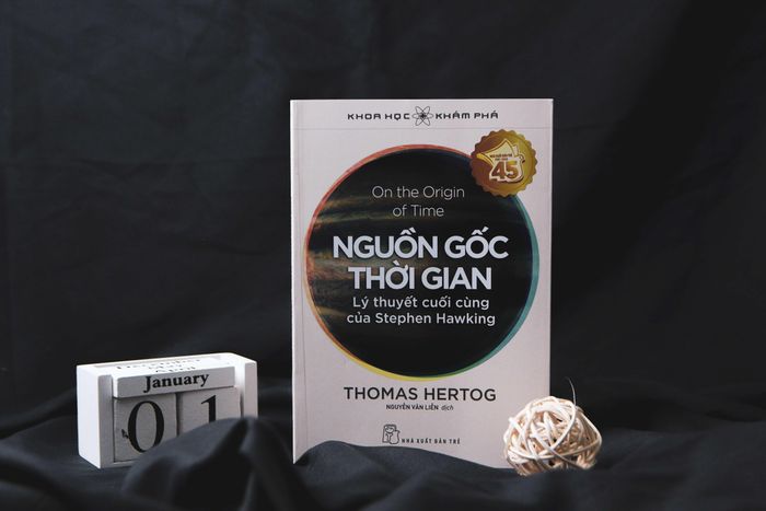  Stephen Hawking và Thomas Hertog đi tìm điểm khởi nguồn của vũ trụ. Hành trình tìm kiếm đó được kể trong sách Nguồn gốc thời gian. Ảnh: NXB Trẻ. 