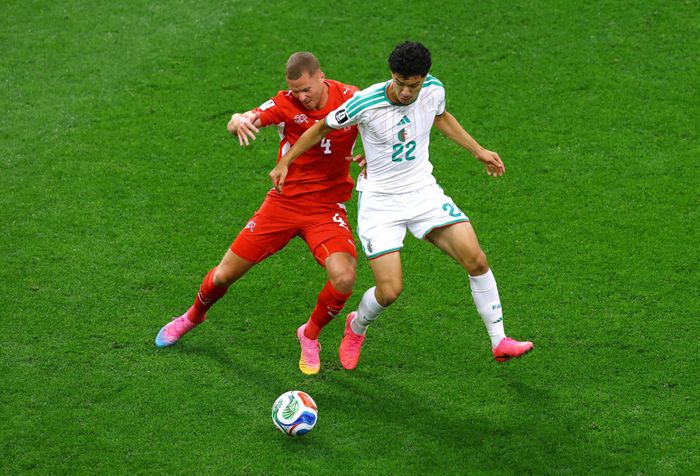 Maza (phải) được trao cơ hội tại World Cup 2026. Ảnh: Reuters.