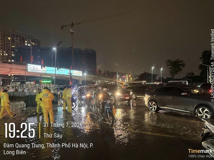  Hình ảnh úng ngập vào 19h25. 