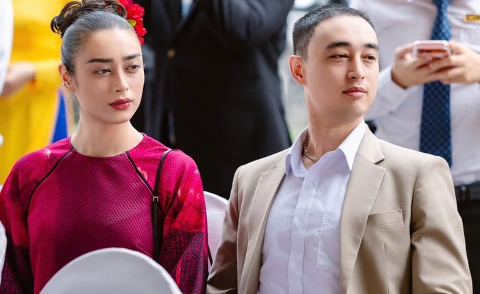  Emoura Phạm và anh trai. 