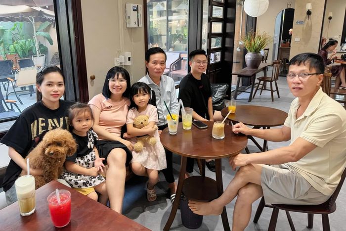  Ban đầu, chị Lý đi tìm bố chỉ với nguyện vọng biết ông vẫn bình an, khỏe mạnh. Sự đón nhận từ gia đình hiện tại của bố vì thế hoàn toàn nằm ngoài tưởng tượng khiến chị vô cùng hạnh phúc. 