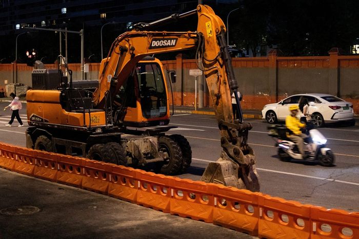  Nền kinh tế lớn thứ hai thế giới vẫn đang tiếp tục đầu tư mạnh mẽ vào cơ sở hạ tầng. Ảnh: Reuters.