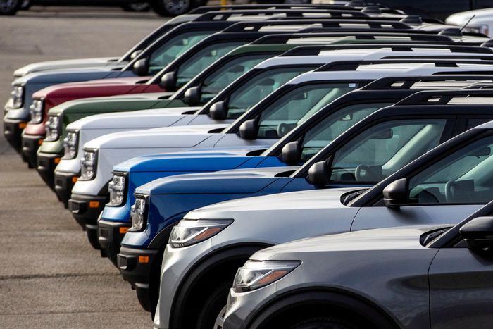Để cải thiện doanh số tại thị trường châu Âu, Ford gần đây công bố thành lập liên doanh với hãng xe Trung Quốc Geely. Thỏa thuận đã vấp phải sự chỉ trích từ một số nghị sĩ Mỹ.