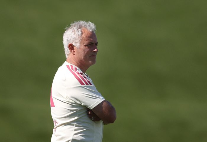  Mourinho muốn có thêm một trung vệ bởi mỗi lựa chọn hiện tại đều tồn tại dấu hỏi. 
