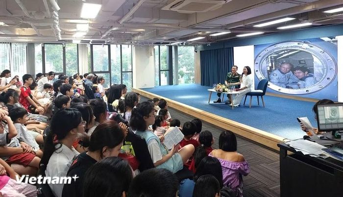 Buổi giao lưu thu hút đông đảo học sinh. Ảnh: Minh Thu/Vietnam+