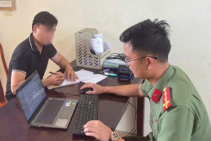 Công an làm việc với chủ tài khoản Facebook đăng tải thông tin sai sự thật về sáp nhập xã