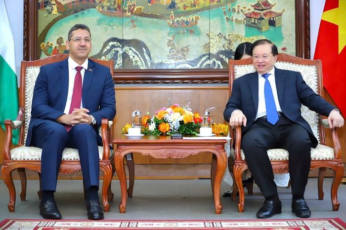 Thứ trưởng Tạ Quang Đông tiếp tân Đại sứ Palestine Shadi Abu Zarqa
