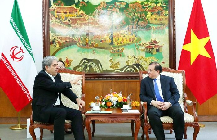 Thứ trưởng Tạ Quang Đông tiếp tân Đại sứ Iran Akbar Ghasemi Ali Abadi
