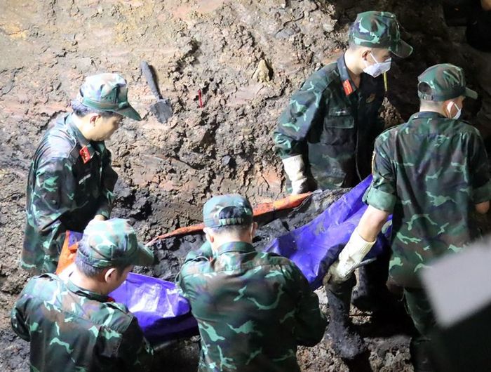 Ngày 1.8, tại Khu B, lực lượng làm nhiệm vụ đã phát hiện và quy tập được 8 bộ hài cốt liệt sĩ