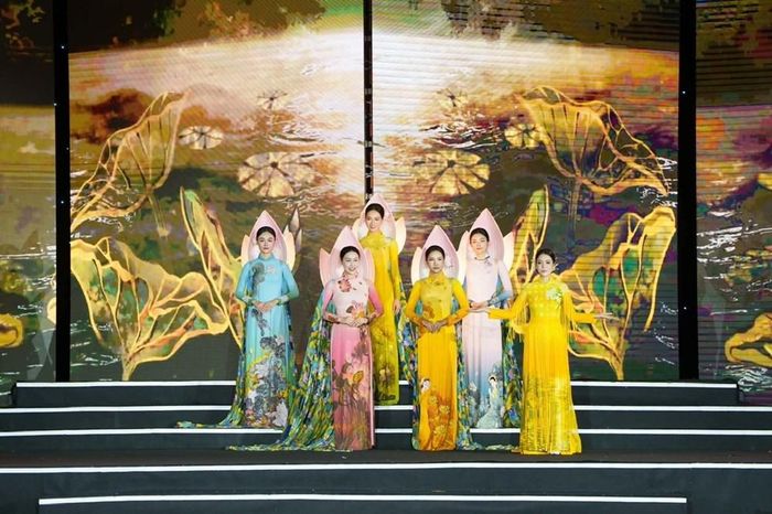 Các hoa hậu, hoa khôi, người mẫu khoác lên mình những thiết kế áo dài của nhà thiết kế Thoa Trần