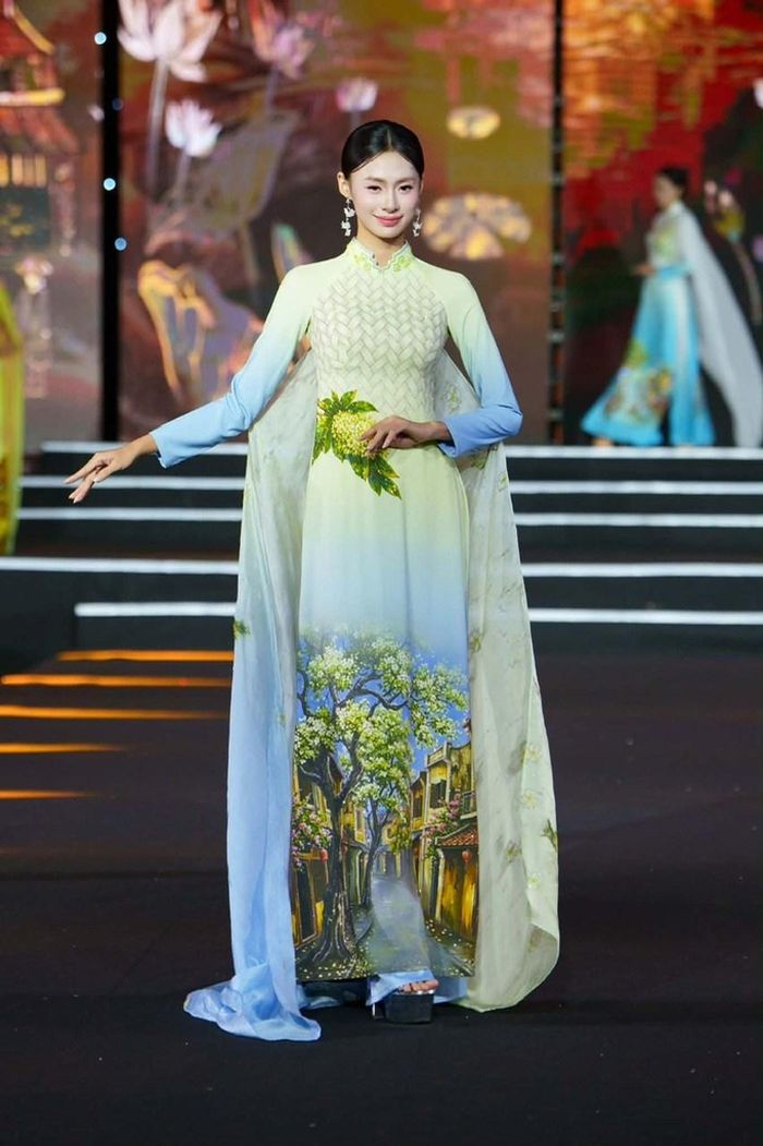 Á khôi Nguyễn Minh Nguyệt