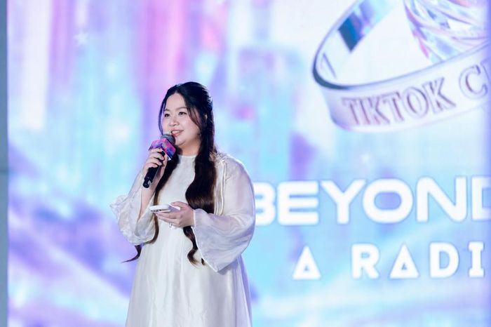Theo bà Hoài Trâm, NPC Live là mô hình livestream đòi hỏi sự kết hợp giữa khả năng biểu diễn, tương tác thời gian thực và quy trình vận hành chuyên nghiệp