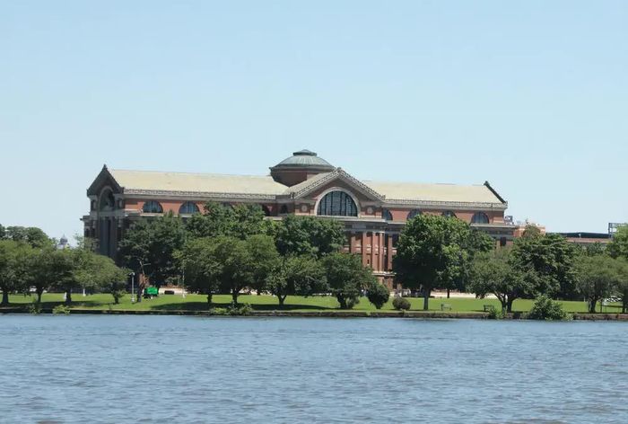 Ngôi nhà cổ ven sông Potomac là một phần dấu tích kiến trúc lâu đời bên cạnh quá trình phát triển hiện đại của thủ đô nước Mỹ