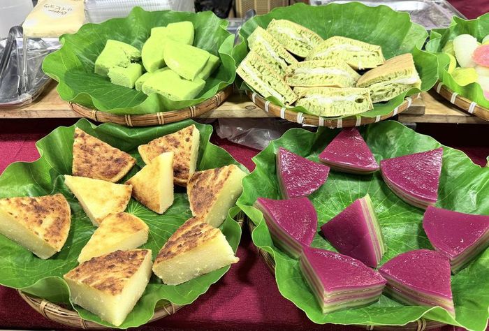Các loại bánh dân gian đặc sắc của các tỉnh, thành Nam Bộ được giới thiệu tại ngày hội. Ảnh: Thanh Sang -TTXVN
