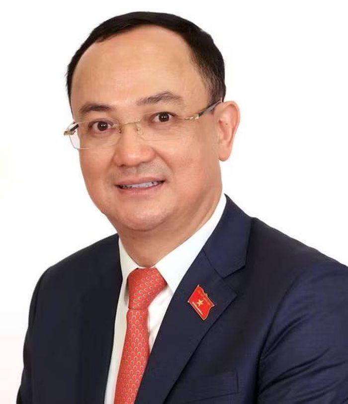 Phó Giáo sư, Tiến sĩ Nguyễn Ngọc Sơn Đại biểu chuyên trách Ủy ban Khoa học, Công nghệ và Môi trường của Quốc hội.