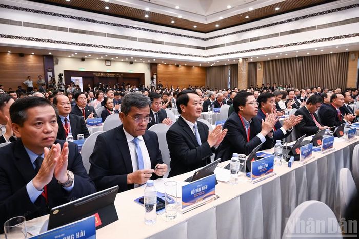 Đông đảo đại biểu tham dự hội nghị.