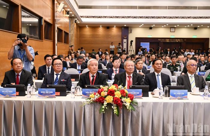 Các đại biểu tham dự hội nghị.