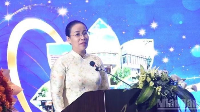 Bà Nguyễn Thị Anh Thi, Phó Chủ tịch Ủy ban nhân dân thành phố Đà Nẵng phát biểu khai mạc hội nghị.