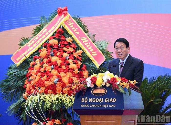 Đại tướng Lương Tam Quang, Ủy viên Bộ Chính trị, Bộ trưởng Công an phát biểu tham luận tại hội nghị.