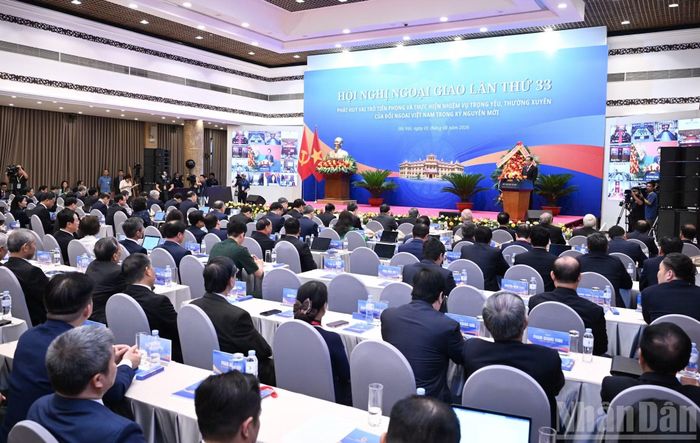 Toàn cảnh Phiên khai mạc toàn thể Hội nghị Ngoại giao lần thứ 33 với chủ đề "Phát huy vai trò tiên phong và thực hiện nhiệm vụ trọng yếu, thường xuyên của đối ngoại Việt Nam trong kỷ nguyên mới", tại Hà Nội, sáng 1/8.