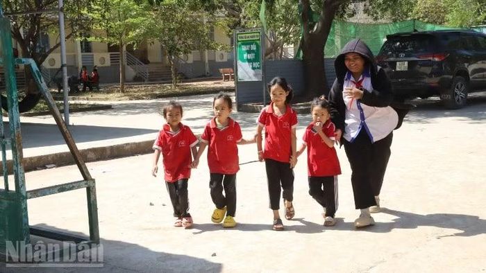 Các cháu học sinh ở xã biên giới Ia Lốp trước thềm năm học mới 2026-2027.