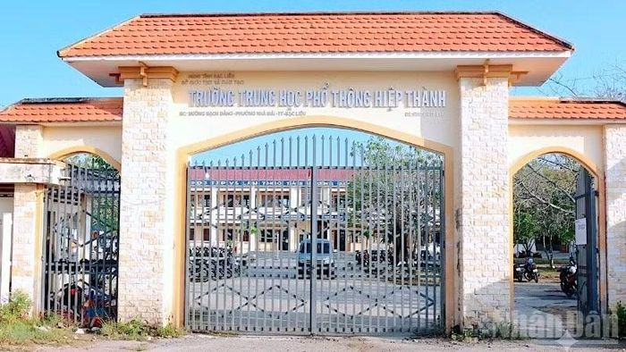 Trường trung học phổ thông Hiệp Thành (phường Hiệp Thành, tỉnh Cà Mau), nơi có nhiều cá nhân bị đề nghị kiểm điểm vì sai phạm đến hợp đồng thỉnh giảng.